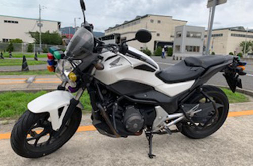 普通自動車